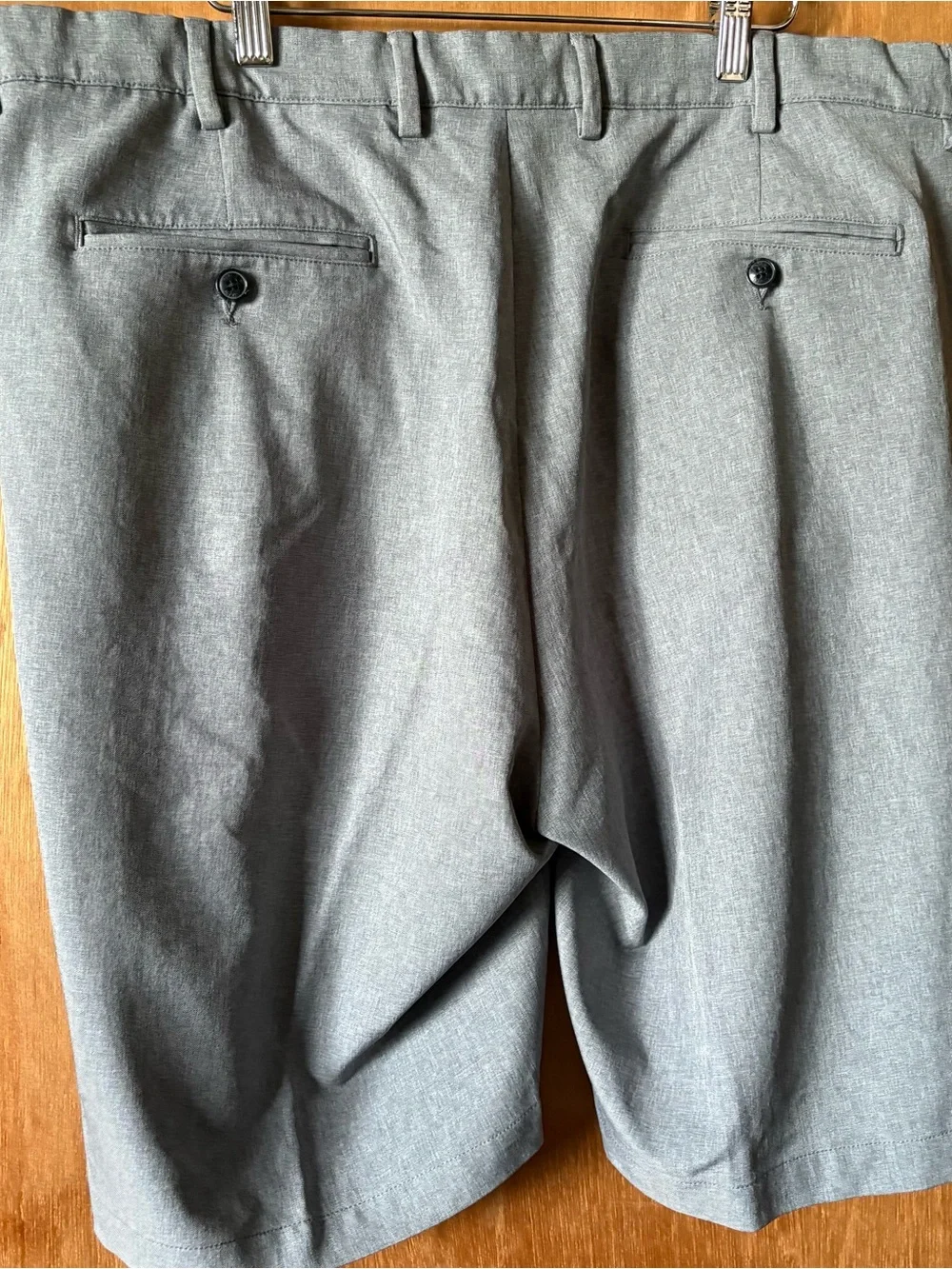 Greg Norman Men Gray Shorts, Size 40